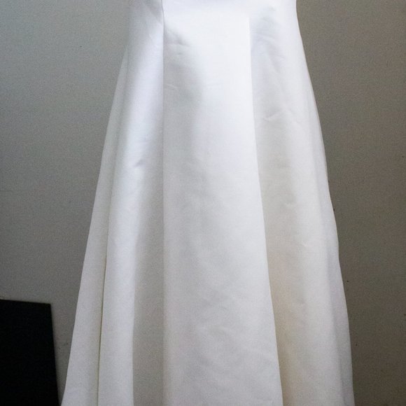 Wedding Dress with Protective Box - Picture 9 of 11